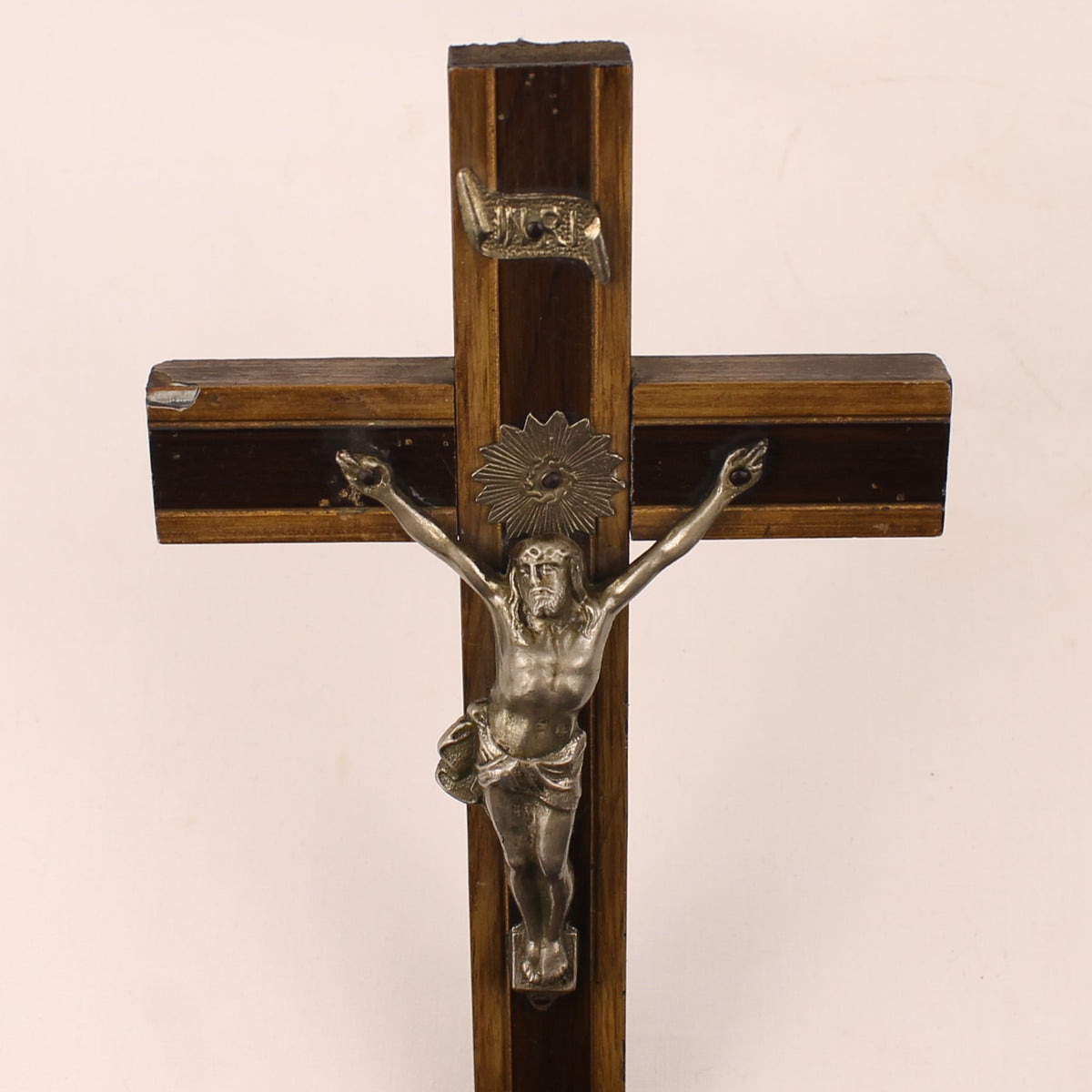 Centraal-Europees Katholiek Crucifix met Metalen Corpus | Houten Wandkruis | ca. 1900
