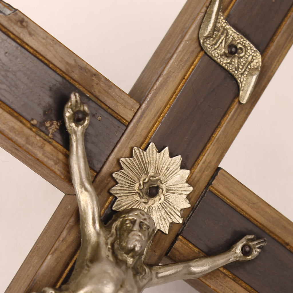 Centraal-Europees Katholiek Crucifix met Metalen Corpus | Houten Wandkruis | ca. 1900
