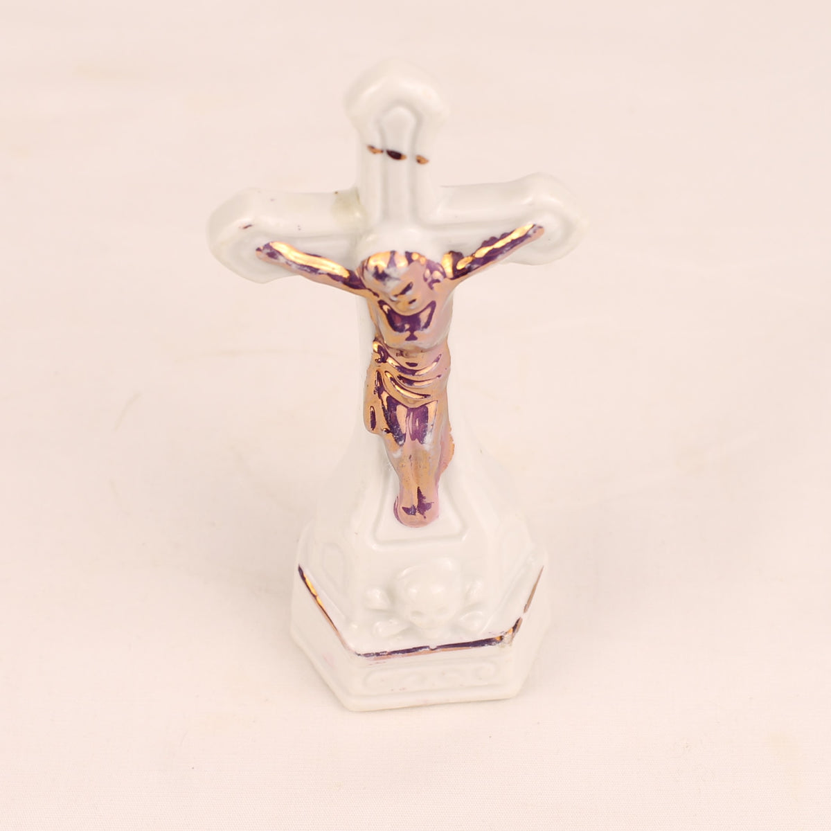 Porseleinen Staand Crucifix met Verguld Christusbeeld | Devotiebeeld | ca. 1930-1955