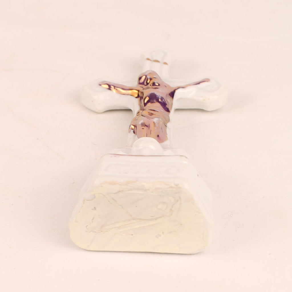 Porseleinen Staand Crucifix met Verguld Christusbeeld | Devotiebeeld | ca. 1930-1955