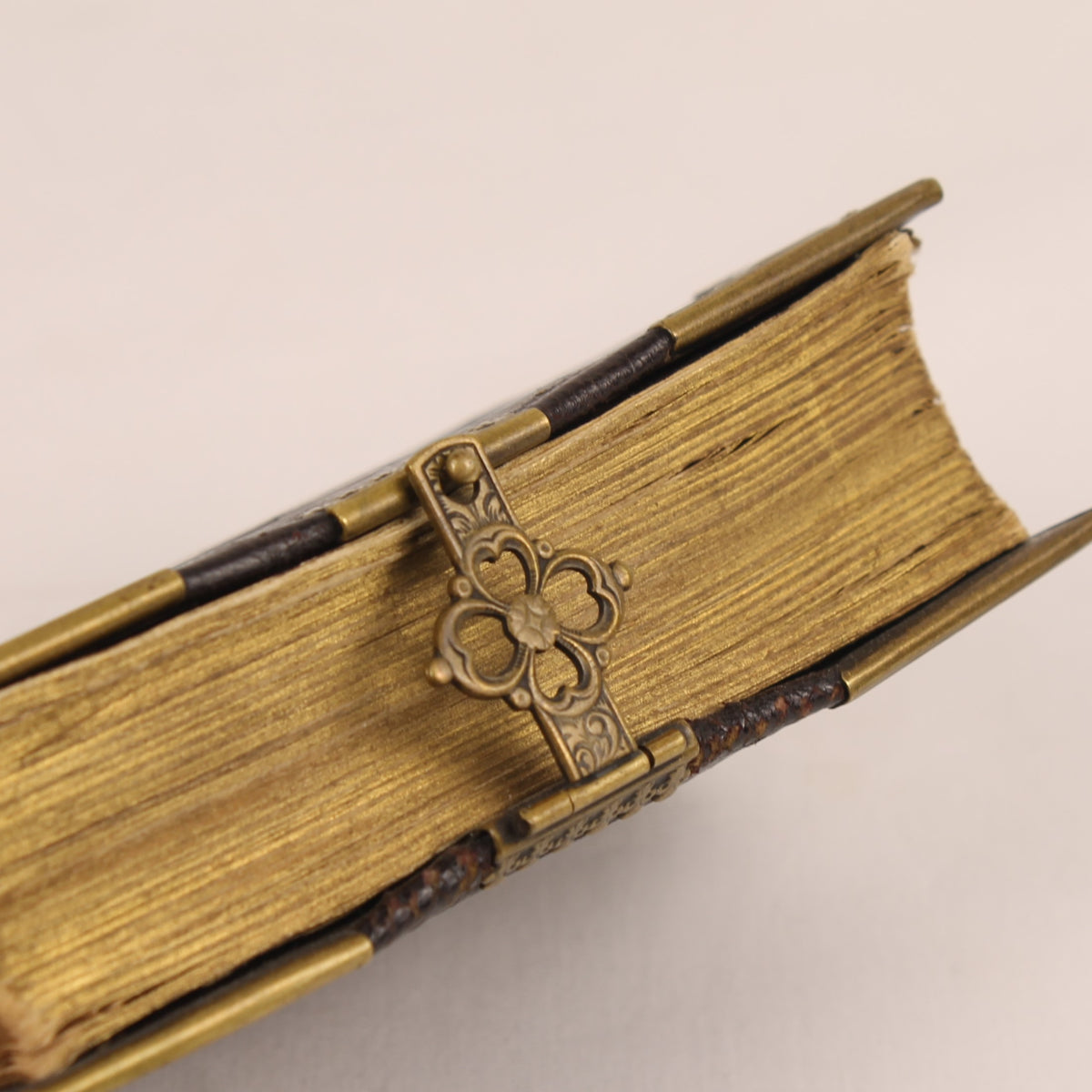 Livro de Orações Paroissien Romain 1890 | Pele, Ferragens e Fecho em Latão | Limoges