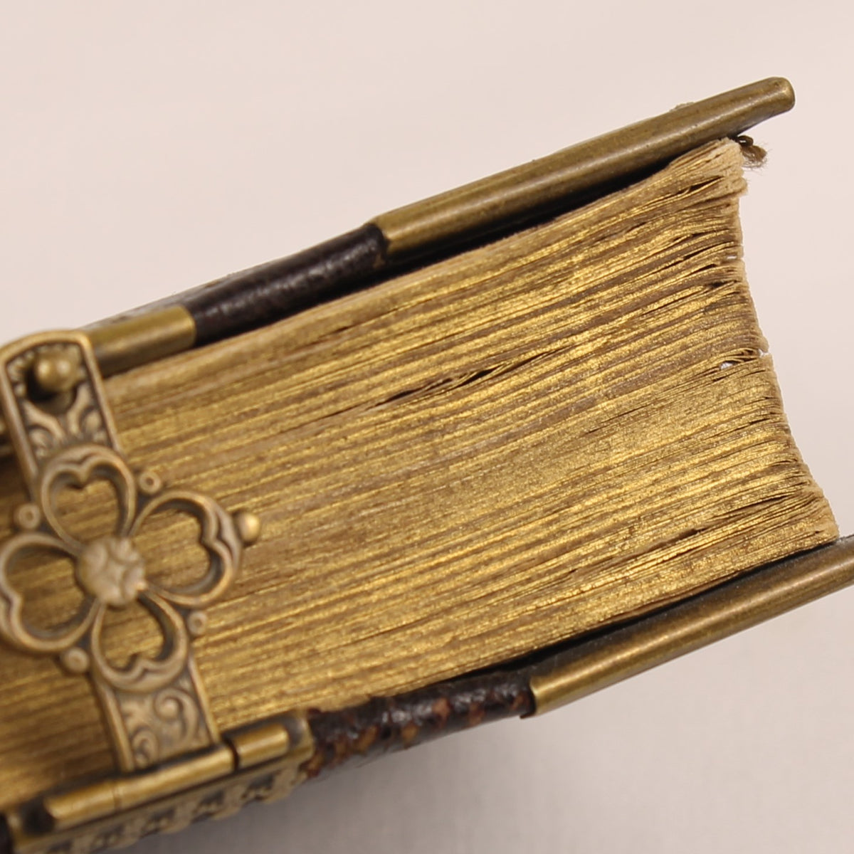 Livro de Orações Paroissien Romain 1890 | Pele, Ferragens e Fecho em Latão | Limoges