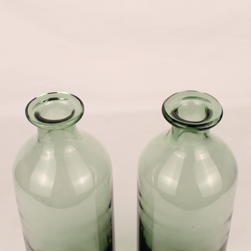 Vasi a bottiglia in vetro verde (2) | Circa 1960-1980 | 21 cm