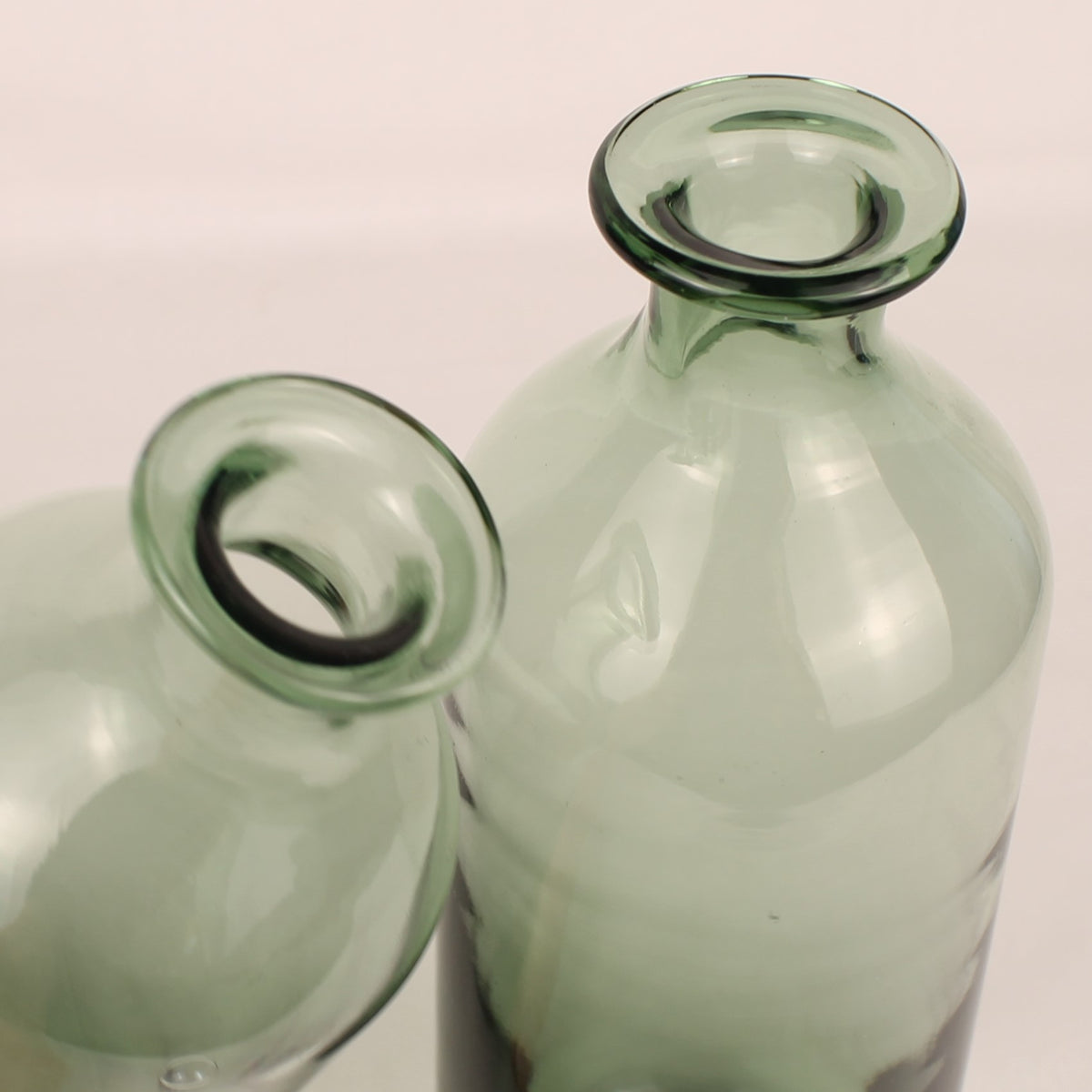 Vasi a bottiglia in vetro verde (2) | Circa 1960-1980 | 21 cm