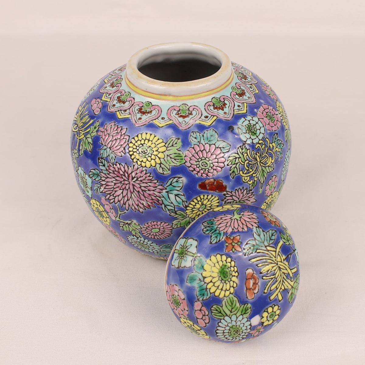 Chinese Porseleinen Dekselpot | Handbeschilderd Millefleurs Decor | Ca. 1960-1980