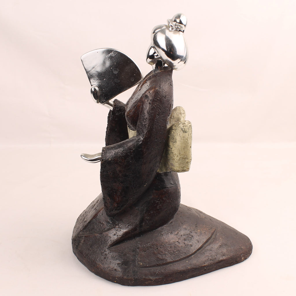 Statuette de geisha avec éventail | Résine et accents argentés | Env. 1970-1990